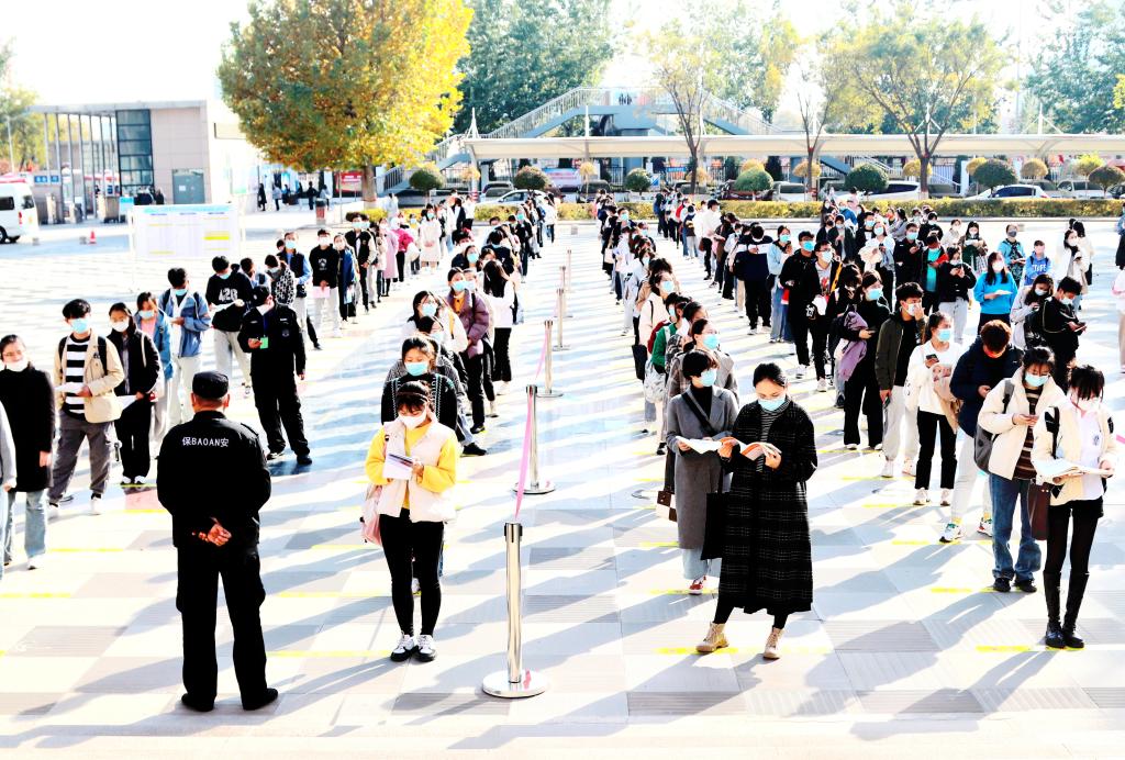 我校顺利完成2021下半年中小学教师资格考试工作