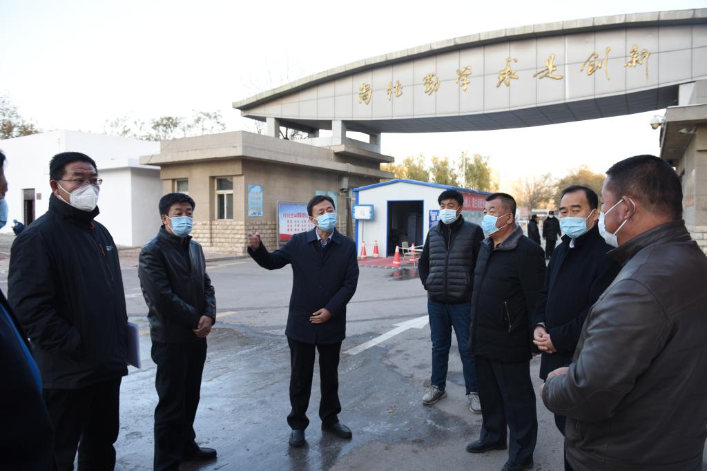 校党委常委、副校长刘炎胜带队检查金凤校区疫情防控工作