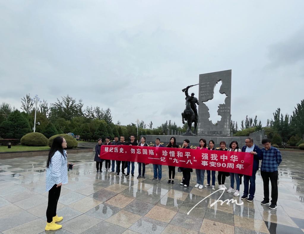 学术期刊中心走进解放广场开展主题党日活动 学术期刊中心走进解放广场开展主题党日活动