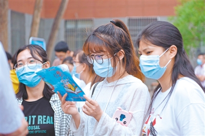 <p>毕业生通过宁夏大学网络招聘平台注册个人信息，查询用人单位。</p>